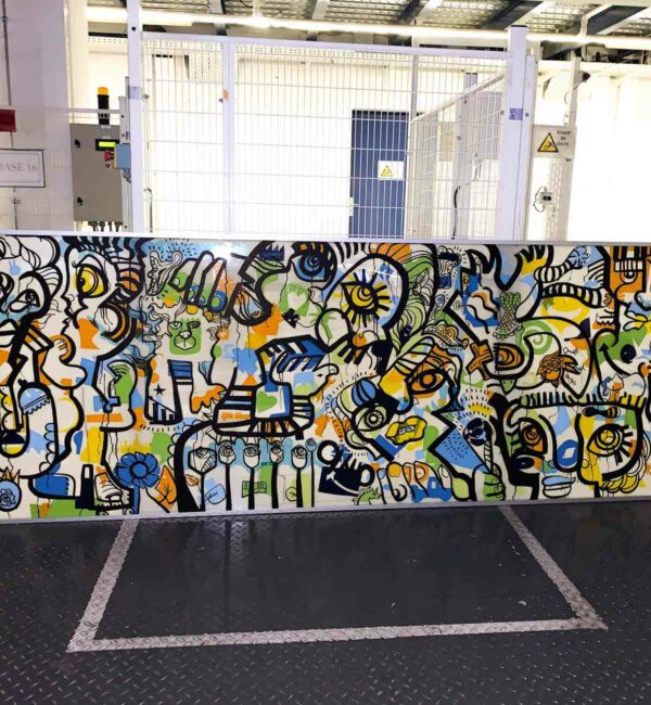 Fresque Participative Graffiti entreprise Lyon encadrée immédiatement pour la révélation de l'œuvre collective lors de l'événement
