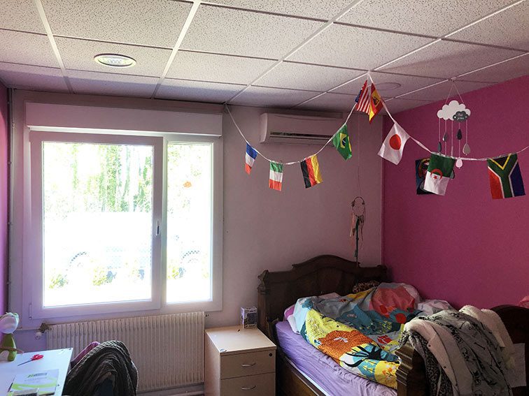 Chambre Rose ou bureau 13,5 m2 Bureaux et Habitation à vendre situés au 1 rue Saint Léonard 69270 Couzon-au-Mont-d'Or