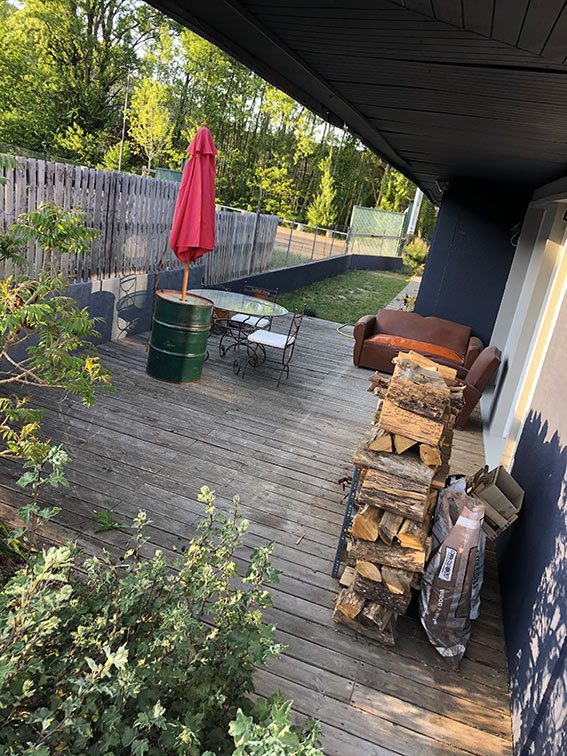 Stock de Bois sur terrasse Ouest dans Bureaux et Habitation à vendre Couzon-au-Mont-d'Or Monts d'Or Lyon Nord