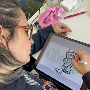 aNa en train de réaliser une création digitale sur I pad Pro pour une animation participative anniversaire de marque préparée par my-art-box