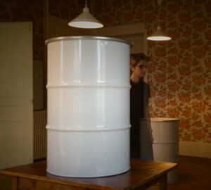 Baril de 200L blanc pour animation team building sur des barils industriels My Art Box à Paris