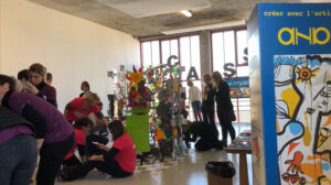 Les participants en pleine activité lors d'une animation fresque aNa Fernandes en Bretagne à Rennes