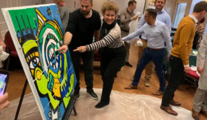 La fresque achevée par les participants au Team Building Peinture à Grenoble organisé par My Art Box