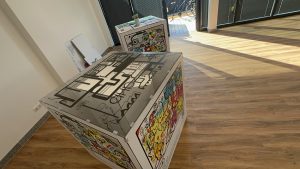 Le matériel pour l'animation fresque inaugurale éco-responsable My Art Box avant l'accueil des praticipants