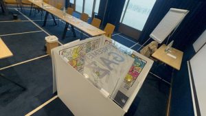 Le matériel plexi éco-responsable My Art Box de l'animation fresque séminaire de direction à Dunkerque livré et installé par Christophe Chazot