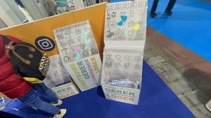 Matériel plexi 500x500mm sobre d'animation My Art Box pour fresque sur stand de salon éco-responsable à Lyon ou Paris