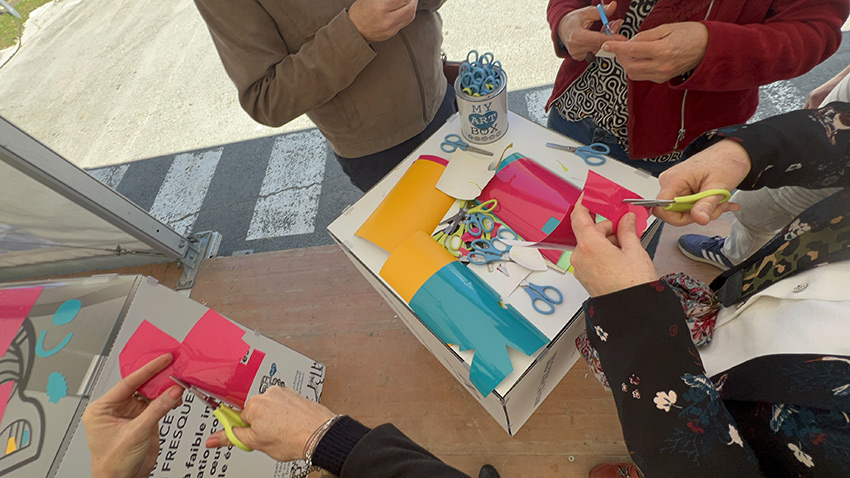 1 méthodique fresque du tri pour 100 personnes à Albi 4 Des participantes à la fresque du tri éco-responsable My Art Box durant l'animation inauguration à Albi