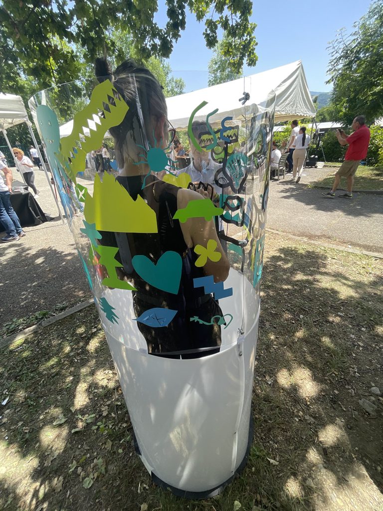 Le matériel de l'animation éco-responsable pour fresque en garden party à Grenoble réalisée par aNa est simple, quantifiable et génère moins de déchets qu'une pause café.
