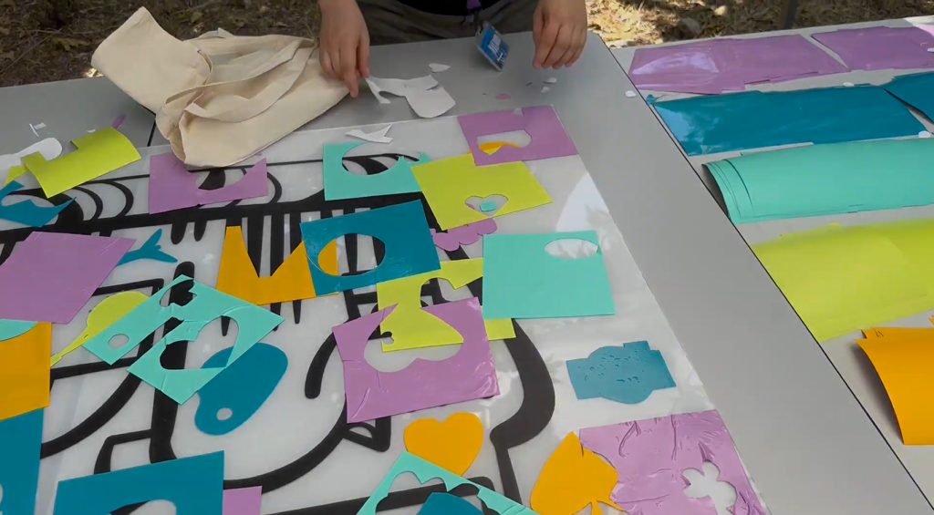 La phase de recyclage en team building œuvre collective éco-responsable à Montpellier organisé par My Art Box et disponible au même prix dans toute la France