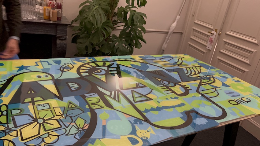 Une superbe fresque logo éco-responsable à Paris en fin d'événement avant encadrement