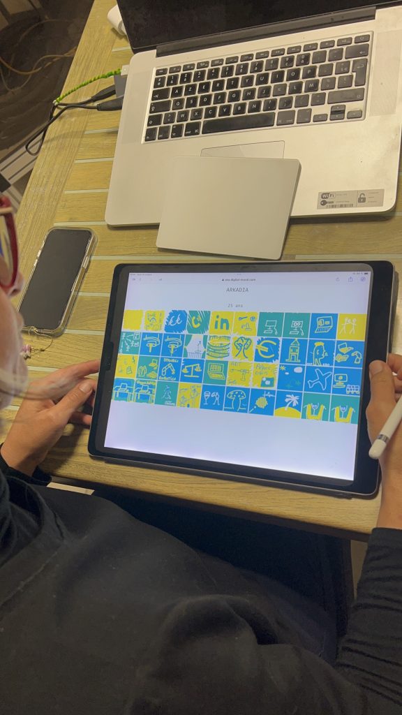 La mosaïque de tous les dessins des participants à l'animation digitale collaborative anniversaire par aNa dans la galerie sur Ipad pro