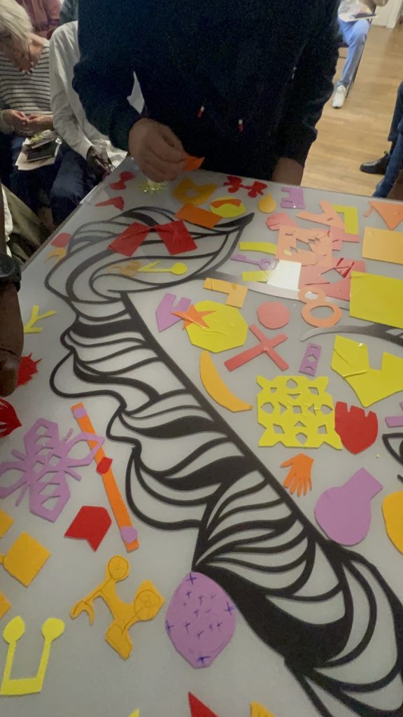 Un participant à une fresque participative en Assemblée Générale éco-responsable à Lyon