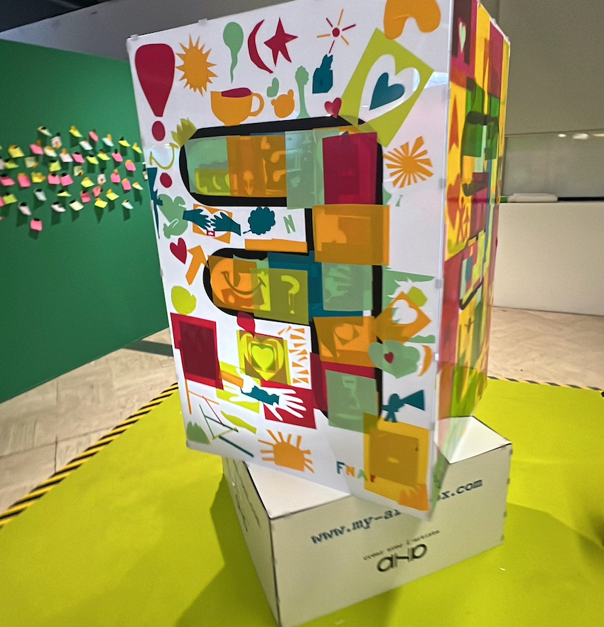 Idée d'installation éco-responsable pour fresque cube plexi en animation amélioration continue My Art Box à Paris