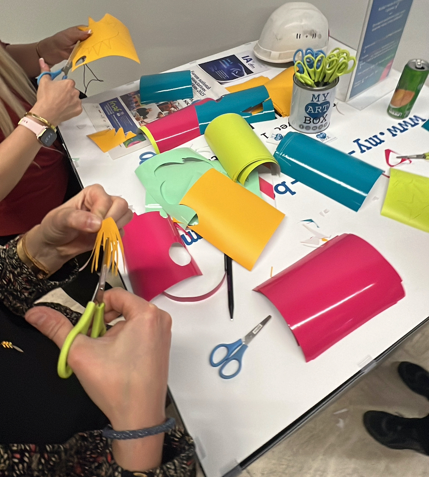 Le matériel éco-responsable My Art Box pour fresque en cube plexi pour animation amélioration continue à Paris ou en France au même prix