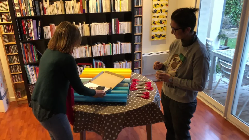 Préparation d’une animation artistique anniversaire 40 ans à Lyon avec matériel éco-responsable My Art Box et intervention de l’artiste aNa.