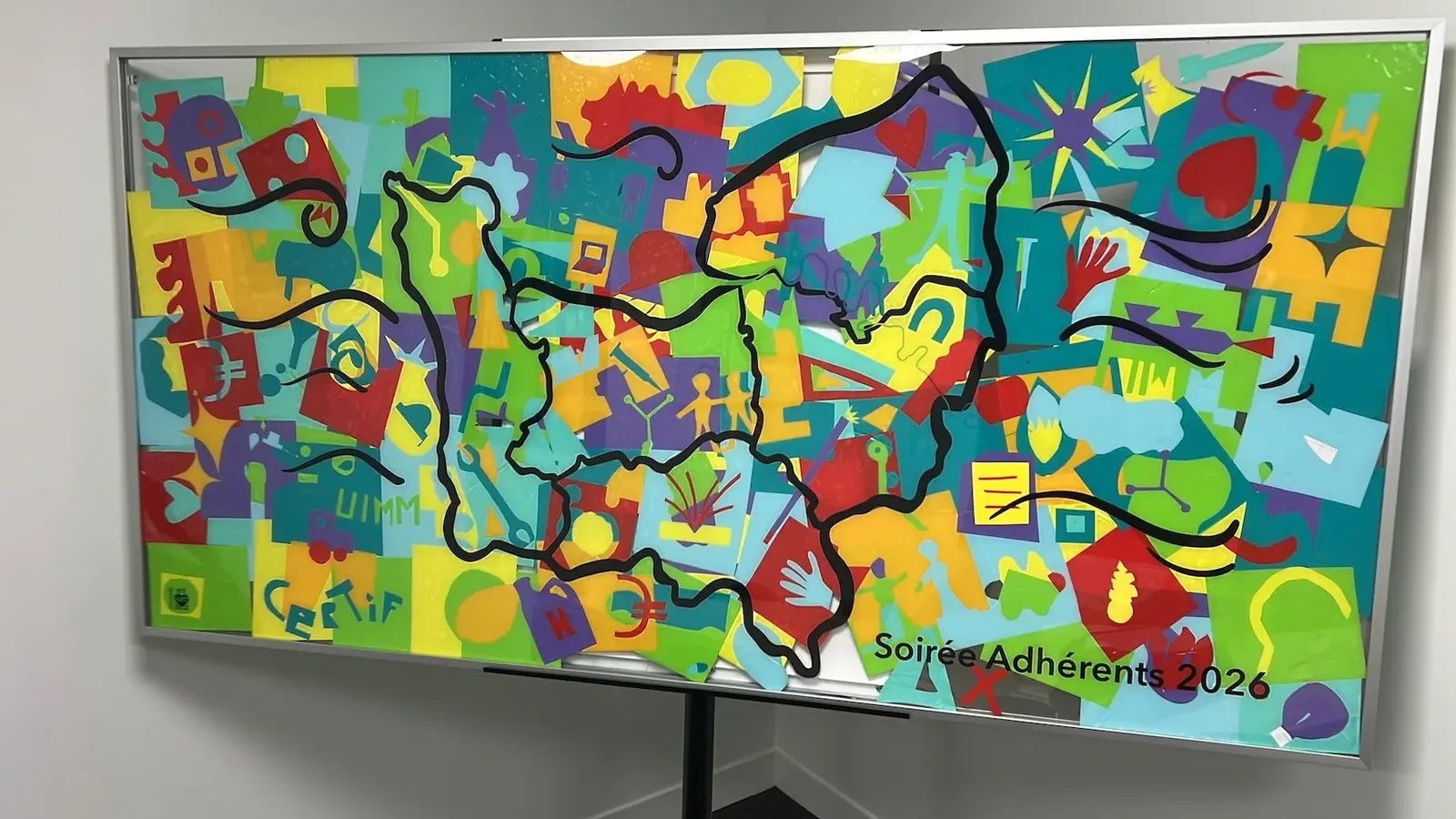 Fresque collaborative colorée sans peinture à Rouen par My Art Box, exposée lors d'un événement.