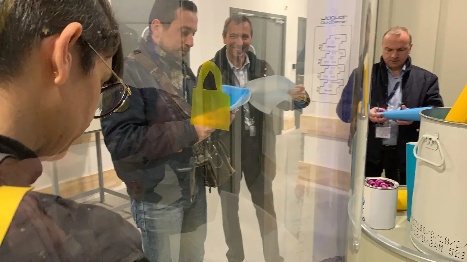 Participants à l'animation inaugurale écoresponsable à Lyon, chez DC for DATA, organisée par FREE PRO.