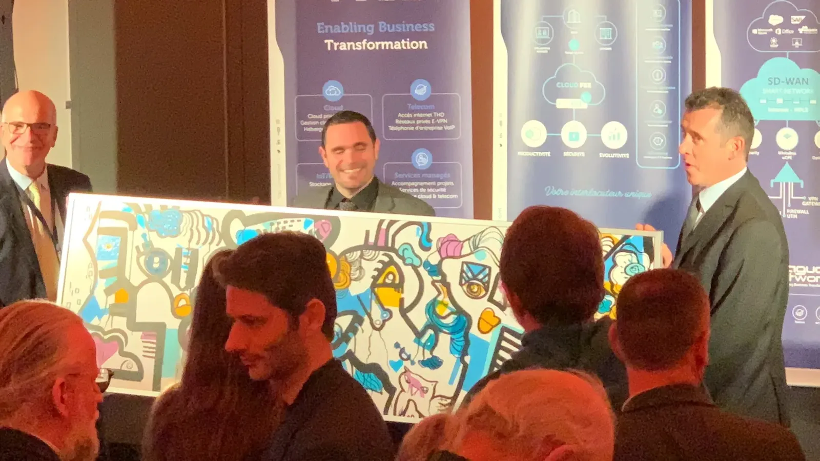 Présentation d'une fresque collective lors d'une inauguration écoresponsable à Lyon.