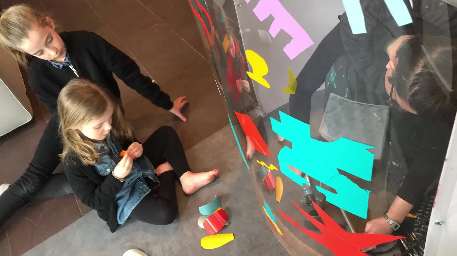 Enfants créant avec aNa artiste et My Art Box à Lyon