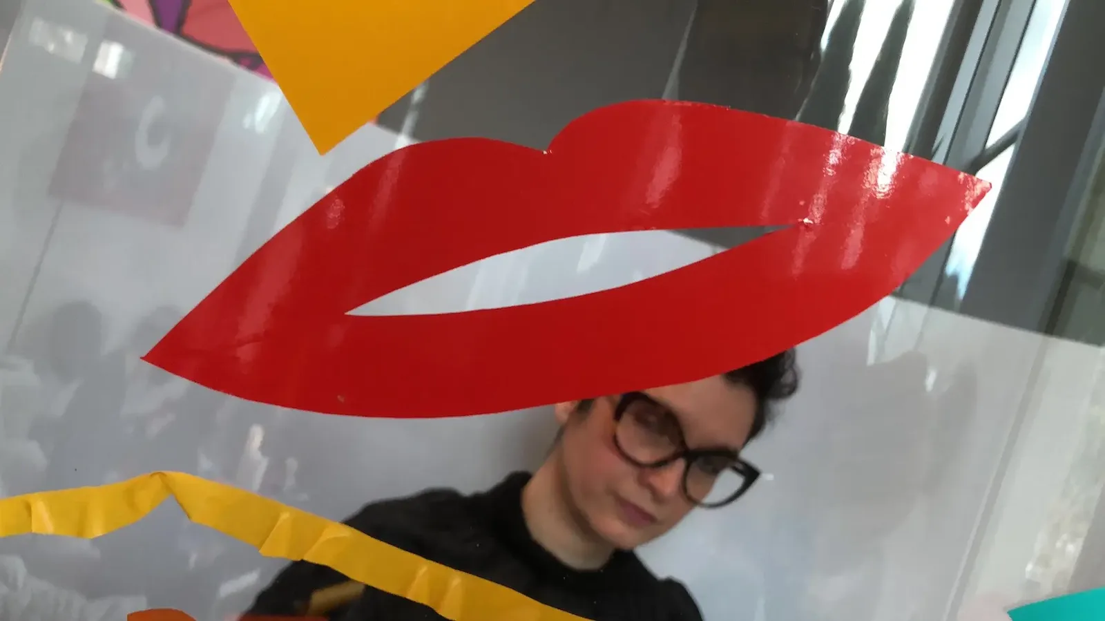 Découpe vinyle bouche rouge My Art Box avec aNa artiste à Lyon