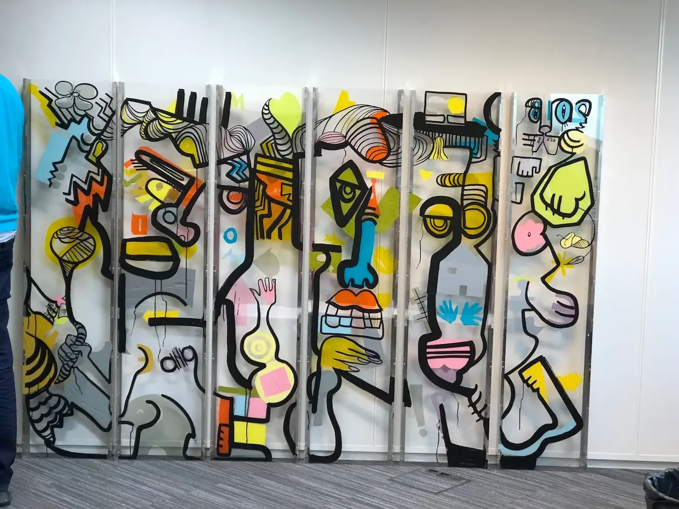 Fresque artistique installée chez Pirelli après une convention internationale en Île-de-France.