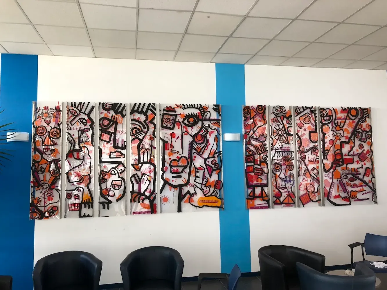 Fresque encadrée par My Art Box chez Sanofi, réalisée par aNa artiste à Lyon.