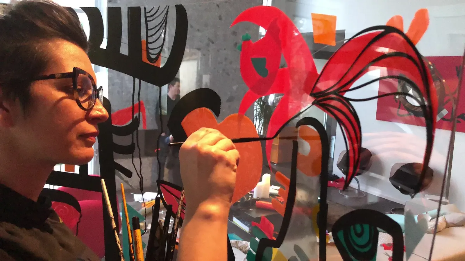 aNa artiste My Art Box crée une œuvre colorée et éco-responsable.