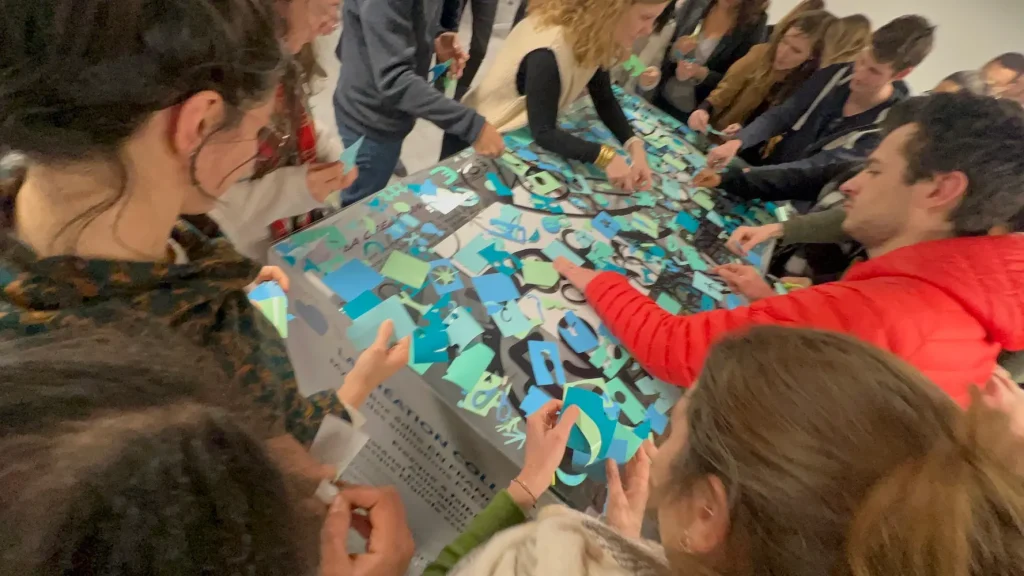 art collaboratif en entreprise avec fresque participative sans peinture My Art Box