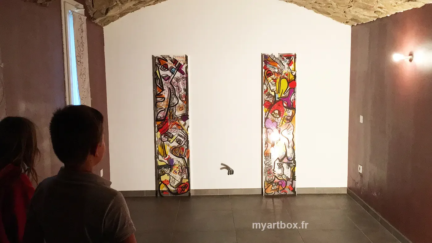 Résultat final d'exposition avec My Art Box, aNa artiste visible.