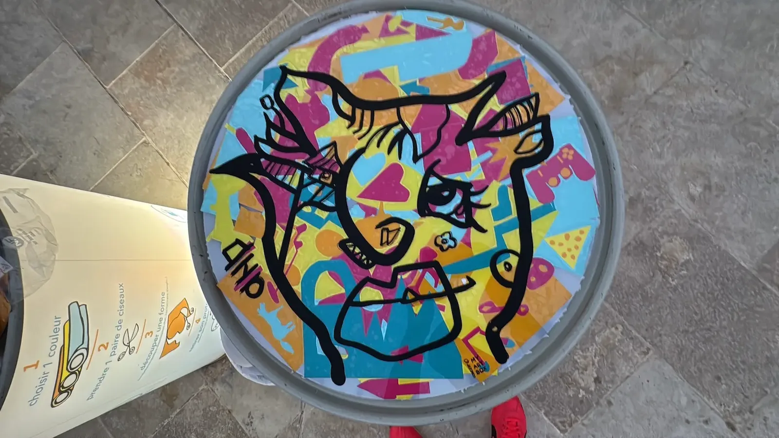 Vue aérienne d'une fresque colorée My Art Box par aNa artiste lors d'une animation cocktail à Montpellier.