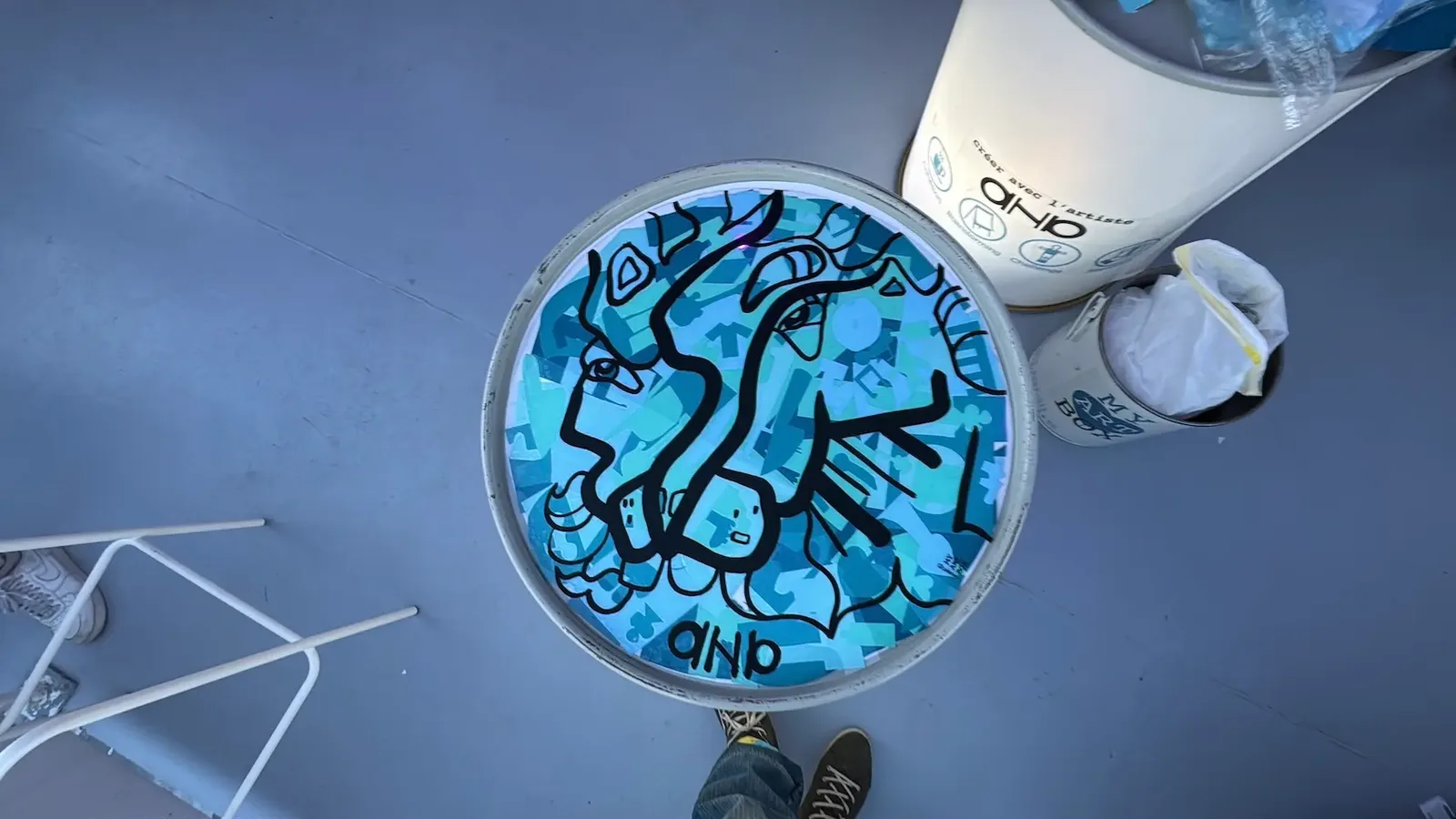 Vue artistique My Art Box par aNa artiste lors d'un cocktail