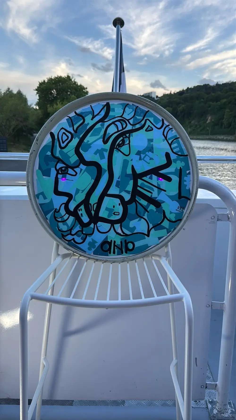 Oeuvre collaborative 'aNa artiste' sur bateau à Lyon My Art Box