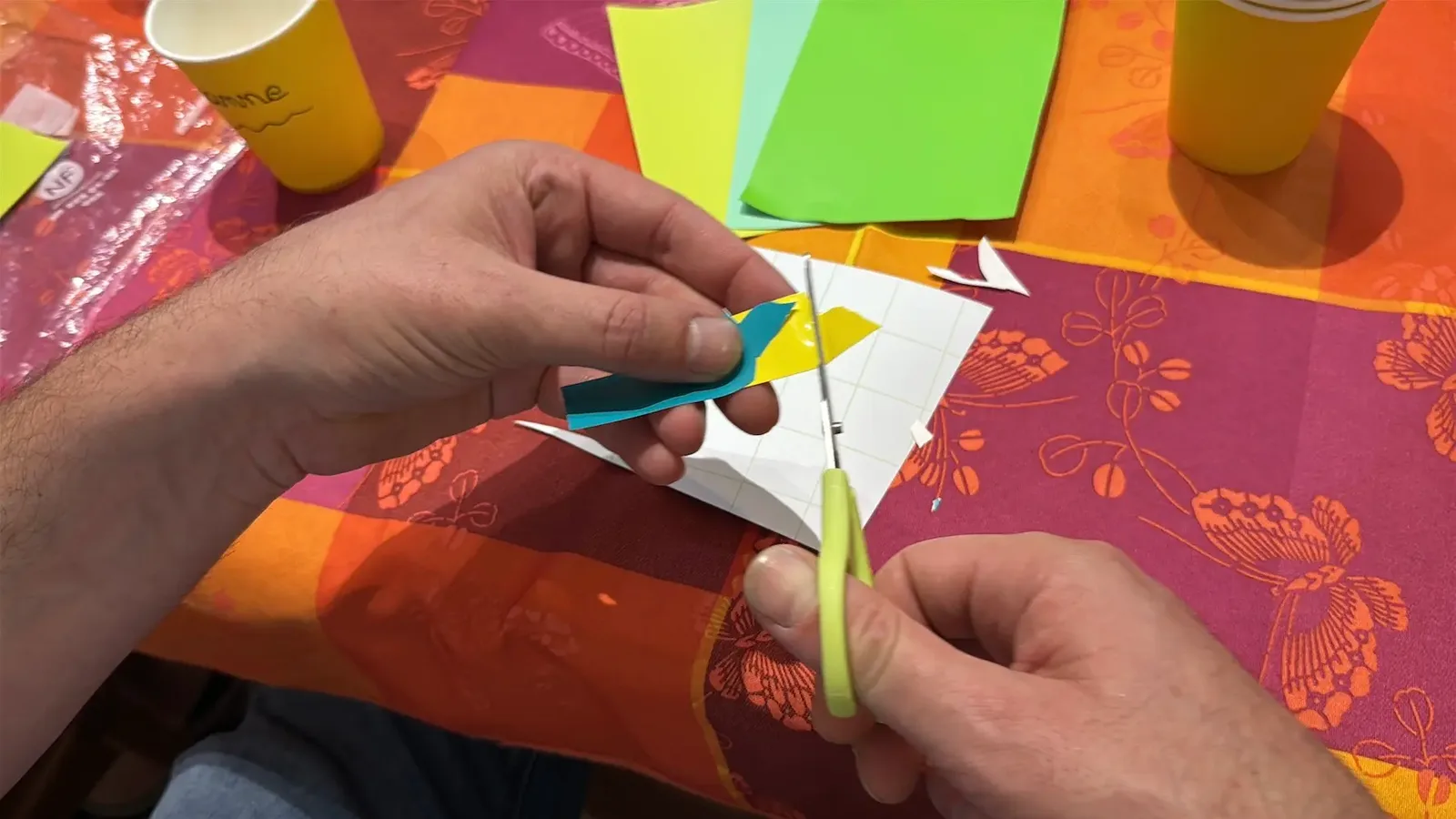 Découpe de papier coloré pour bougie My Art Box par aNa artiste
