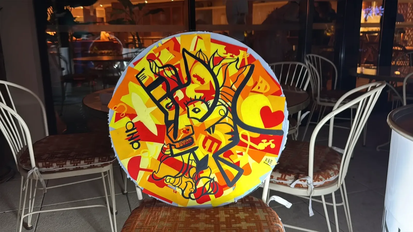 Fresque colorée d'une animation cocktail à Sanary par My Art Box et aNa artiste