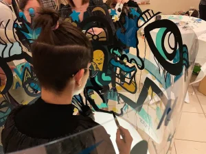 Fresque collaborative dans une entreprise par My Art Box avec aNa artiste