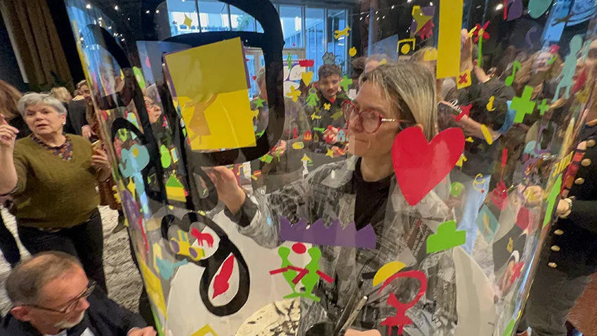 Réinventer l’Anniversaire Familial avec une Fresque Collaborative