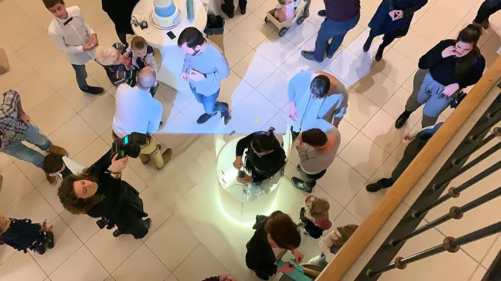 Animation Musicale Tube aNa - My Art Box Événement Créatif Animation musicale tube néon aNa avec participants création collective oeuvre commune