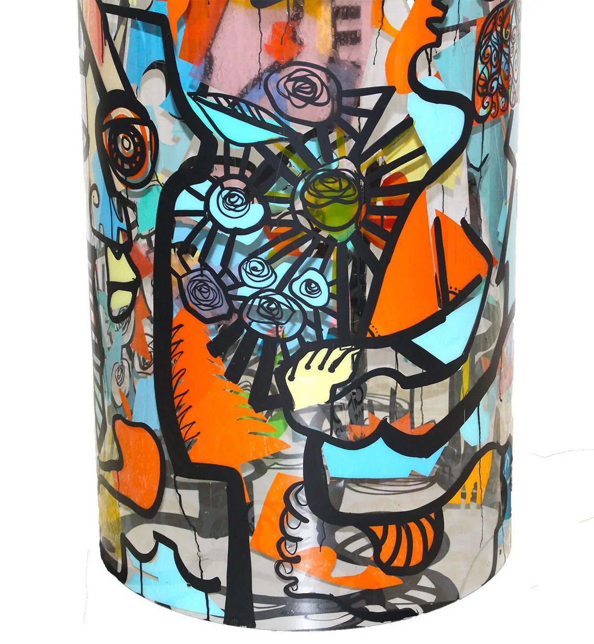 Base de tube aNa ornée d'adhésifs colorés lors fresque participative tube transparent My Art Box team building