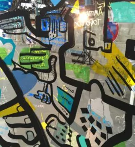 détail d'un dessin sur un tube double plexi art fresque graffiti par l'artiste aNa réalisé lors d'un team building tube à Lyon