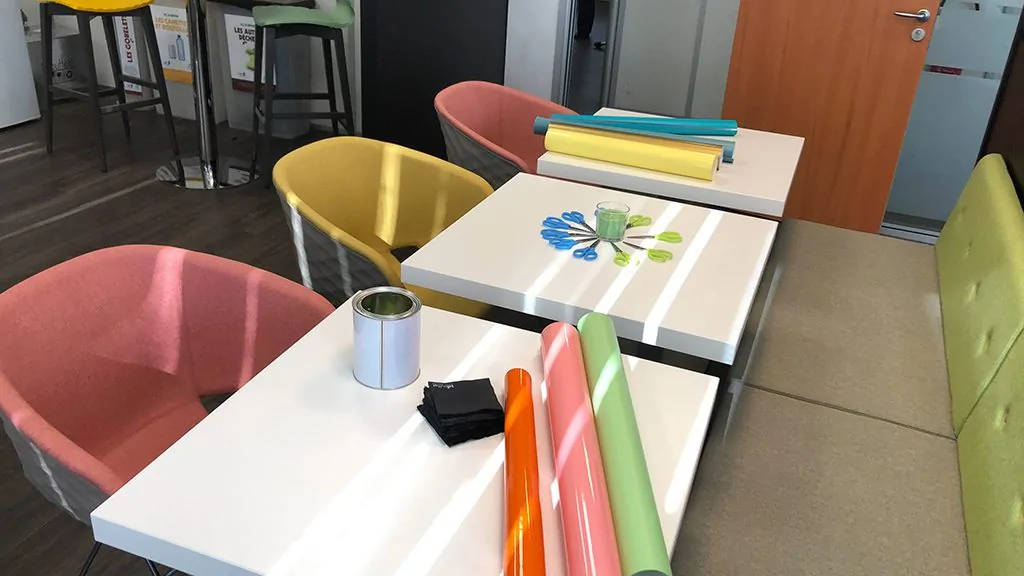 Un atelier participatif et créatif installé dans le cadre d'une salle de créativité est une innovation organisationnelle importante