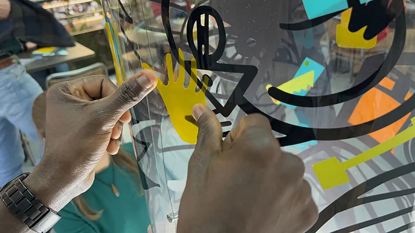 Idée animation cohésion fresque originale Totem box My Art Box