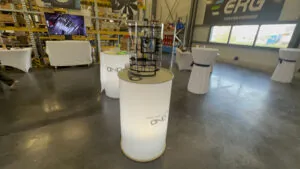 Le matériel exclusif de création collective en inauguration animée par My Art Box à Chartres et révélée sur scène est lumineux pour le rendre plus attractif encore