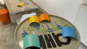 Le Matériel de départ pour Fresque marque employeur #myartbox et ana artiste avant l'atelier Team building de Lyon au Loft 4.40