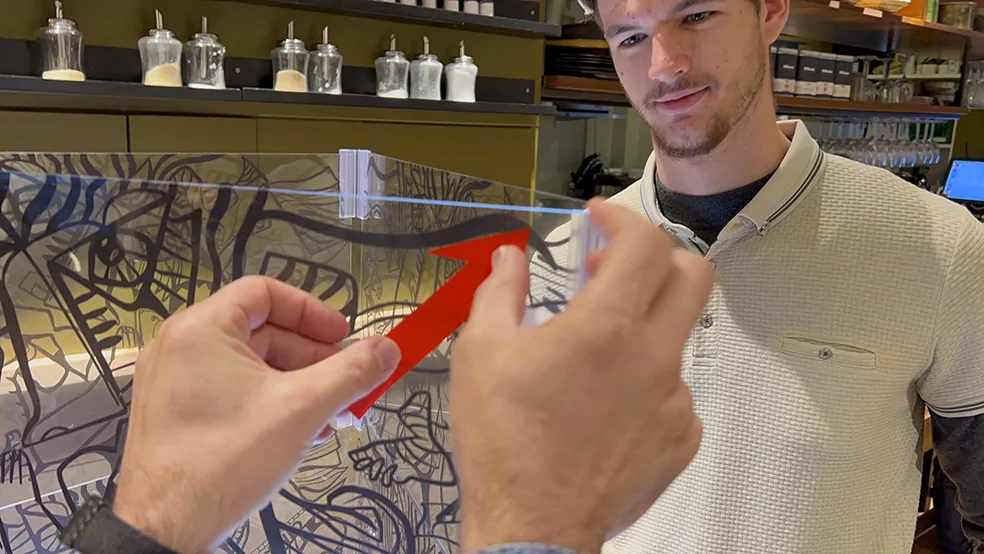 Un participant à la Fresque du témoignage visiteur My Art Box