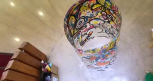 Matériel d'atelier fresque à Créteil exposée dans le Hall de la mairie