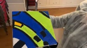 Une toile peinte avant assemblage sur la fresque puzzle en Team Building Peinture My Art Box à Grenoble