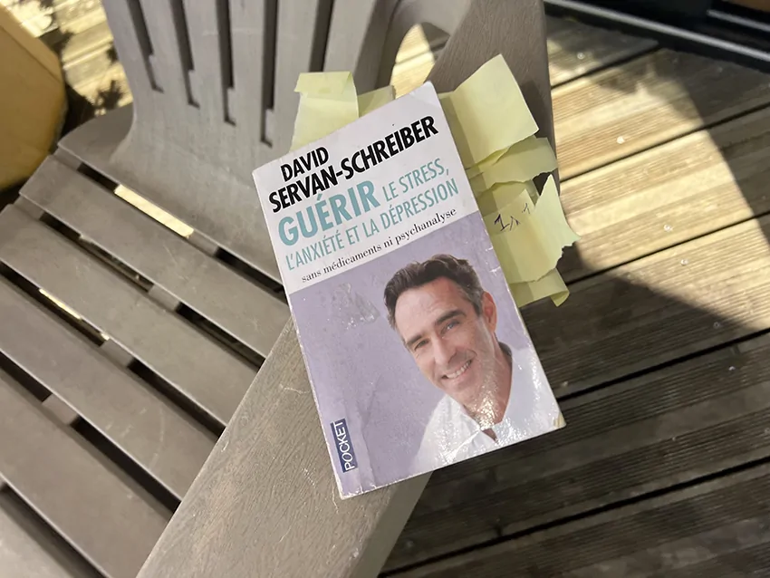 Ce livre contient des conseils à propos de comment gérer Stress anxiété et dépression. Il a été écrit par le docteur David Servan_Shreiber en 2011.