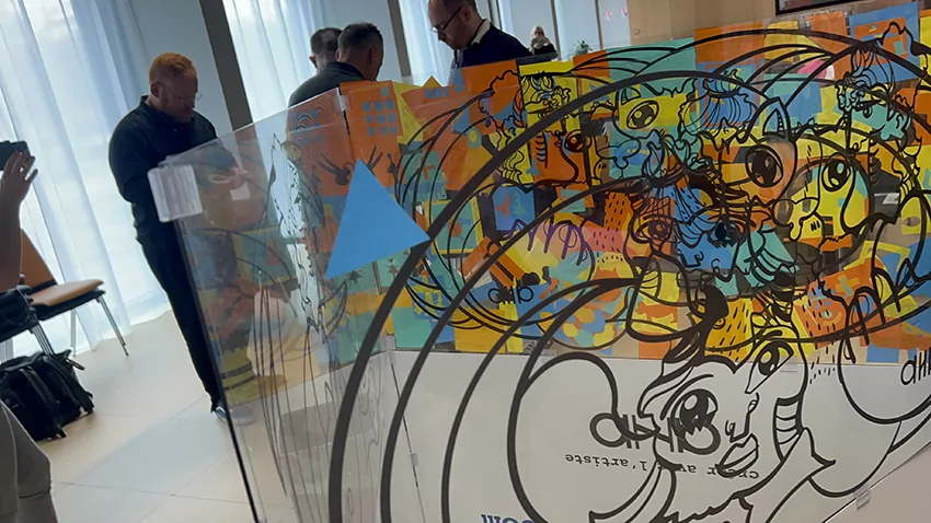 La Cohérence Cardiaque et les Ateliers Collaboratifs My Art Box de découpage de formes simples dans du vinyle adhésif