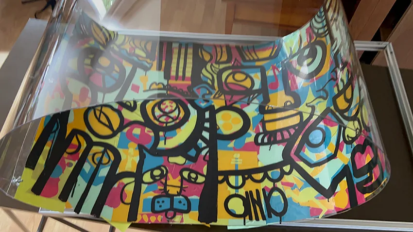 My Art Box propose une animation qui produit 1 Cadeau Artistique pour Anniversaire 40 ans en plexiglass qui est convivial, coloré et Collaboratif à Paris