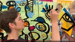 L'idée indispensable Animation Anniversaire Entreprise à Bourg-en-Bresse My Art Box produit une fresque œuvre commune à exposer.